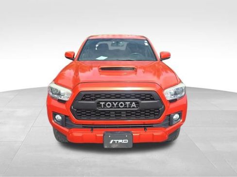 Used 2017 Toyota Tacoma TRD Sport w/ Tow Package (A/T) AWD/4WD image 10