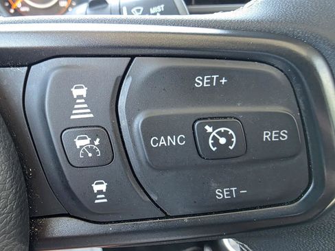 Used 2025 Jeep Wrangler Unlimited Sport AWD/4WD image 18