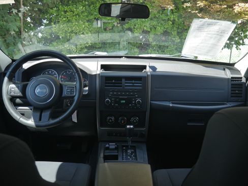Used 2012 Jeep Liberty Sport w/ Popular Equipment Group AWD/4WD image 8