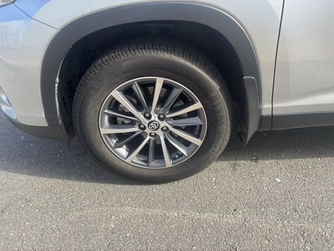 Used 2019 Toyota Highlander XLE image 5