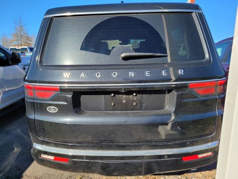 Used 2024 Jeep Wagoneer L 4WD w/ Premium Group I image 7