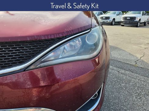 Used 2018 Chrysler Pacifica Touring-L Plus FWD image 17