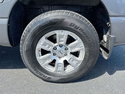 Used 2018 Nissan Titan SV image 25