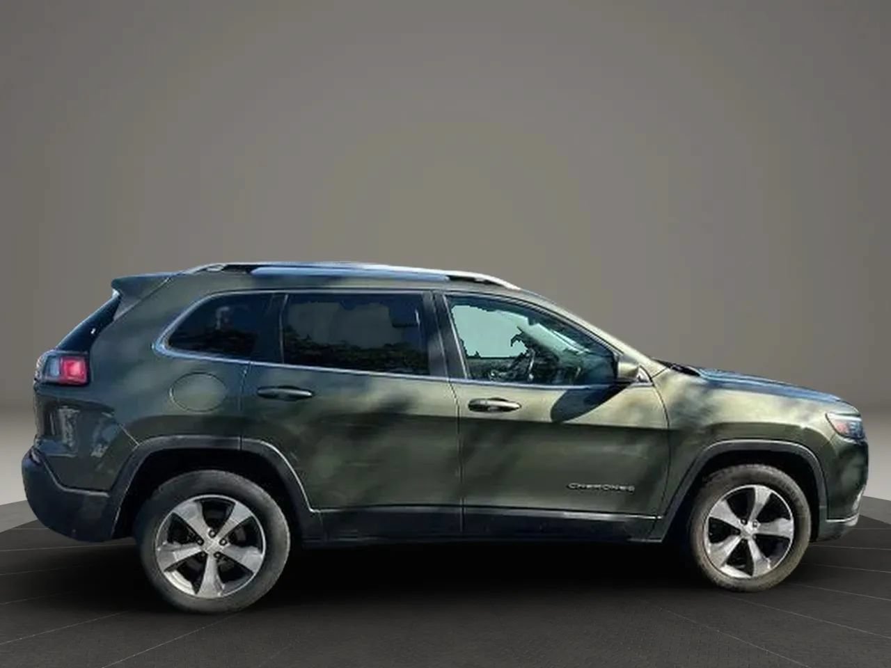 Used 2019 Jeep Cherokee Limited AWD/4WD image 4