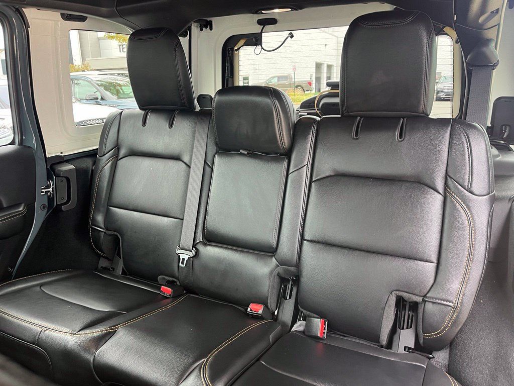 Used 2026 Jeep Wrangler Unlimited Sahara AWD/4WD image 13