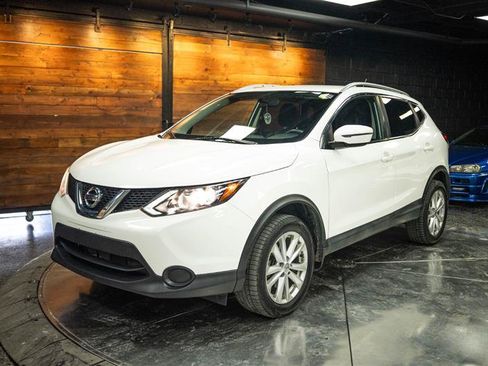 Used 2017 Nissan Rogue Sport SV FWD image 2