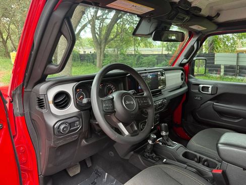 Used 2025 Jeep Wrangler Unlimited Sport AWD/4WD image 31