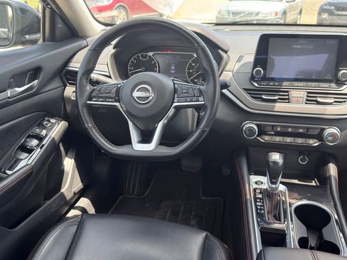 Used 2025 Nissan Altima 2.5 SR FWD image 22
