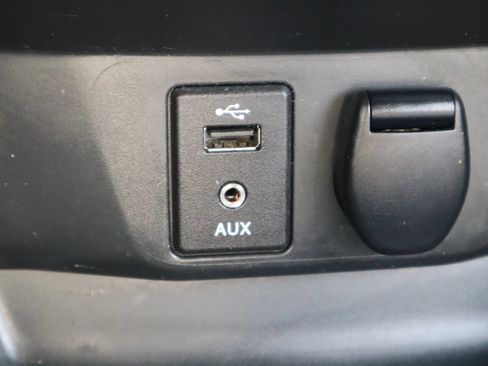 Used 2016 Nissan Rogue S FWD image 23