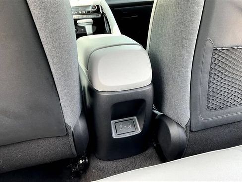 Used 2025 Hyundai Elantra Limited FWD image 10