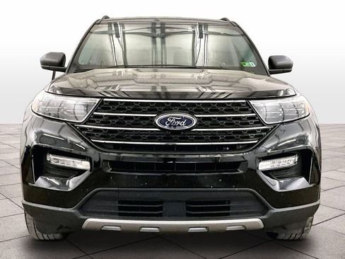 Certified 2022 Ford Explorer XLT w/ Equipment Group 202A AWD/4WD image 3