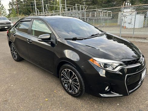 Used 2015 Toyota Corolla S FWD image 3