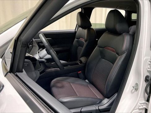 Used 2025 Nissan Kicks SR AWD/4WD image 25