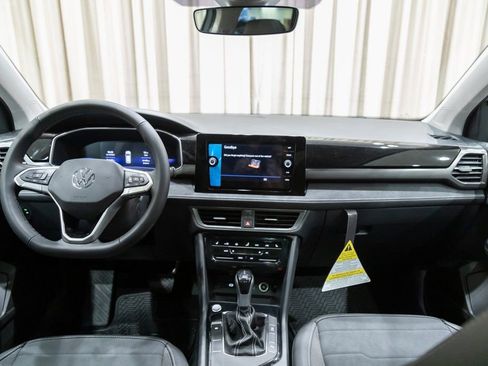 New 2026 Volkswagen Taos SE image 14