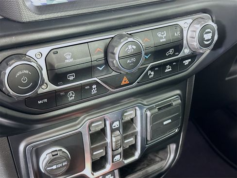 Used 2022 Jeep Gladiator Rubicon w/ LED Lighting Group image 16