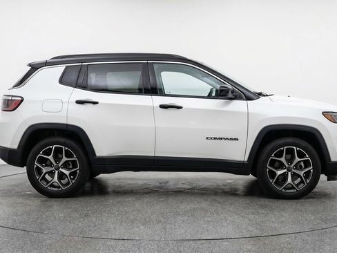 Used 2025 Jeep Compass Limited AWD/4WD image 11