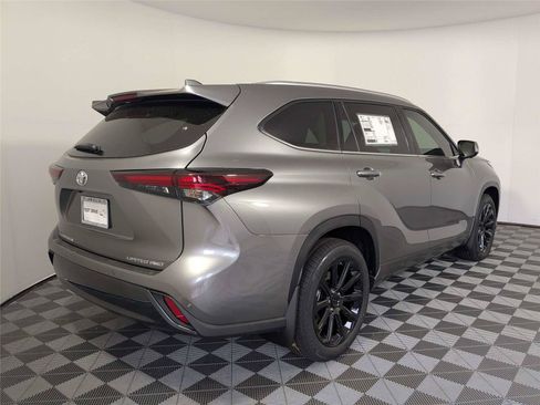 Certified 2026 Toyota Highlander Limited AWD/4WD image 5