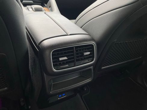 Used 2025 Mercedes-Benz GLE 450 4MATIC w/ Winter Package image 28