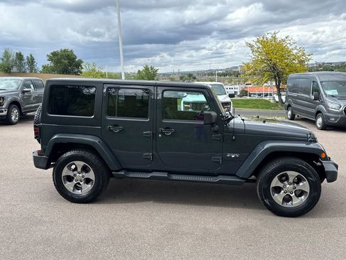Used 2016 Jeep Wrangler Unlimited Sahara w/ Connectivity Group AWD/4WD image 10