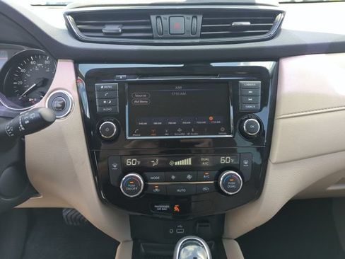 Certified 2019 Nissan Rogue SV FWD image 38