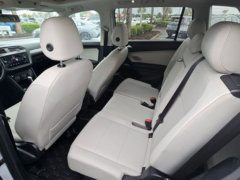 Used 2019 Volkswagen Tiguan SE w/ Panoramic Sunroof Package FWD image 12