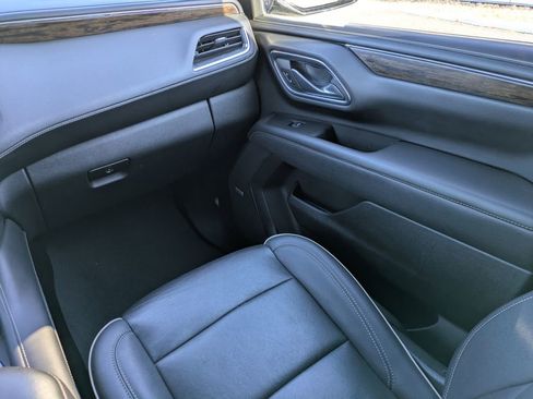 Used 2023 Chevrolet Suburban Premier image 19