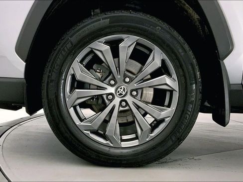 Used 2023 Toyota RAV4 XLE Premium image 8