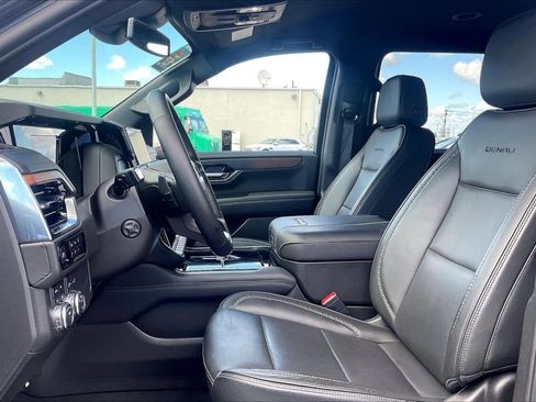 Used 2025 GMC Yukon XL Denali AWD/4WD image 20