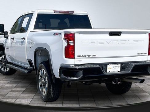 Used 2022 Chevrolet Silverado 2500 Custom AWD/4WD image 13