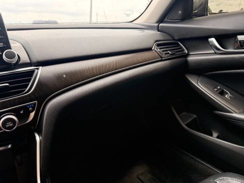 Used 2018 Honda Accord Touring image 50