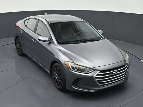 Used 2017 Hyundai Elantra SE FWD image 27