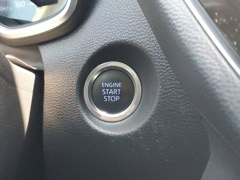 Used 2022 Toyota Corolla Cross XLE FWD image 30