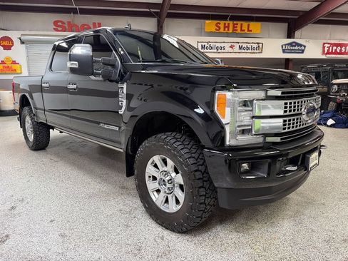 Used 2019 Ford F250 Platinum w/ Platinum Ultimate Package AWD/4WD image 11