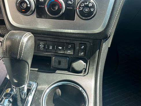 Used 2015 GMC Acadia SLE FWD image 17