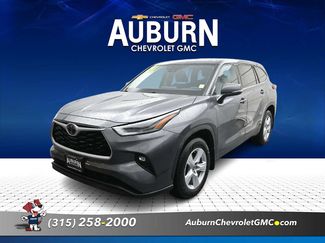 Used 2021 Toyota Highlander LE AWD/4WD video 1