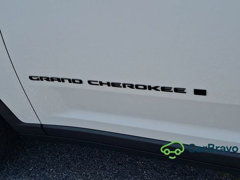 Used 2023 Jeep Grand Cherokee L Laredo AWD/4WD image 31