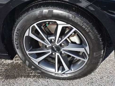 Certified 2022 Kia Forte LXS image 12