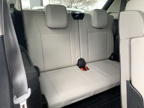 Used 2020 Volkswagen Tiguan SE w/ Panoramic Sunroof Package image 33