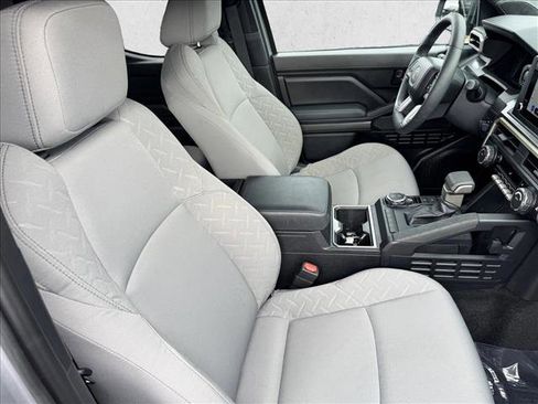 Certified 2025 Toyota Tacoma SR5 AWD/4WD image 19