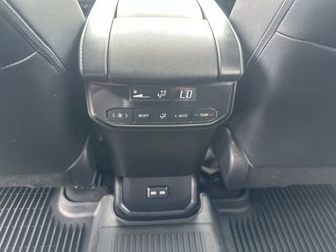 Used 2023 Toyota Highlander XLE FWD image 23