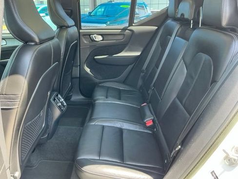 Used 2023 Volvo XC40 B4 Plus FWD image 9