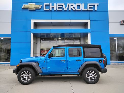 Used 2024 Jeep Wrangler Sport S image 29