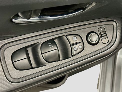 Used 2025 Nissan Versa SV FWD image 15