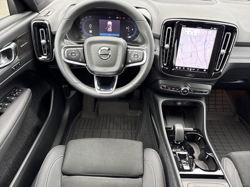 Used 2024 Volvo XC40 B5 Plus w/ Protection Package Premier AWD/4WD image 12