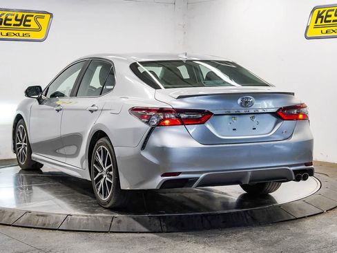 Used 2023 Toyota Camry SE w/ Convenience Package FWD image 2
