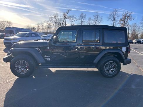 Used 2018 Jeep Wrangler Unlimited Sport S image 4