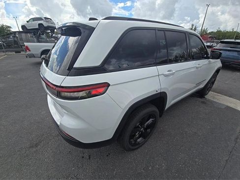 Used 2023 Jeep Grand Cherokee Altitude AWD/4WD image 11
