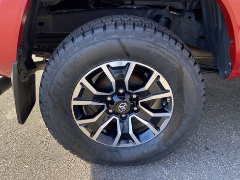 Used 2022 Toyota Tacoma TRD Sport image 18