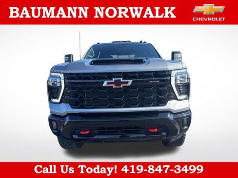 Used 2025 Chevrolet Silverado 2500 ZR2 w/ Technology Package AWD/4WD image 2
