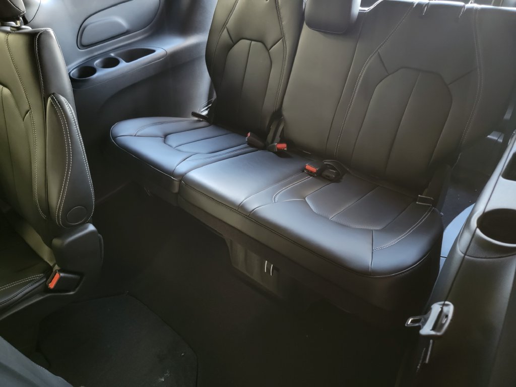 New 2026 Chrysler Pacifica Select FWD image 12